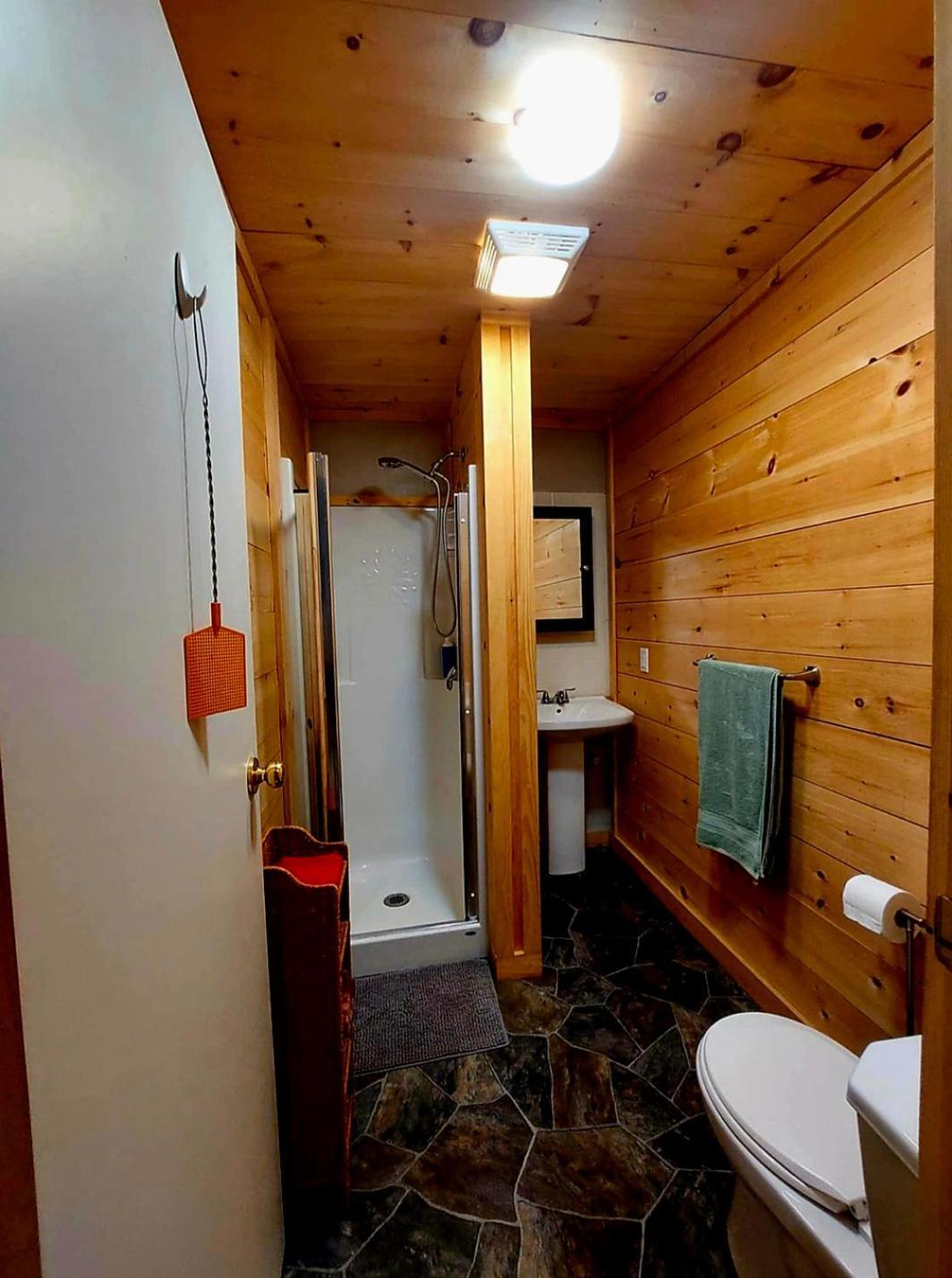 Earthquest Lodge Port Burwell Экстерьер фото